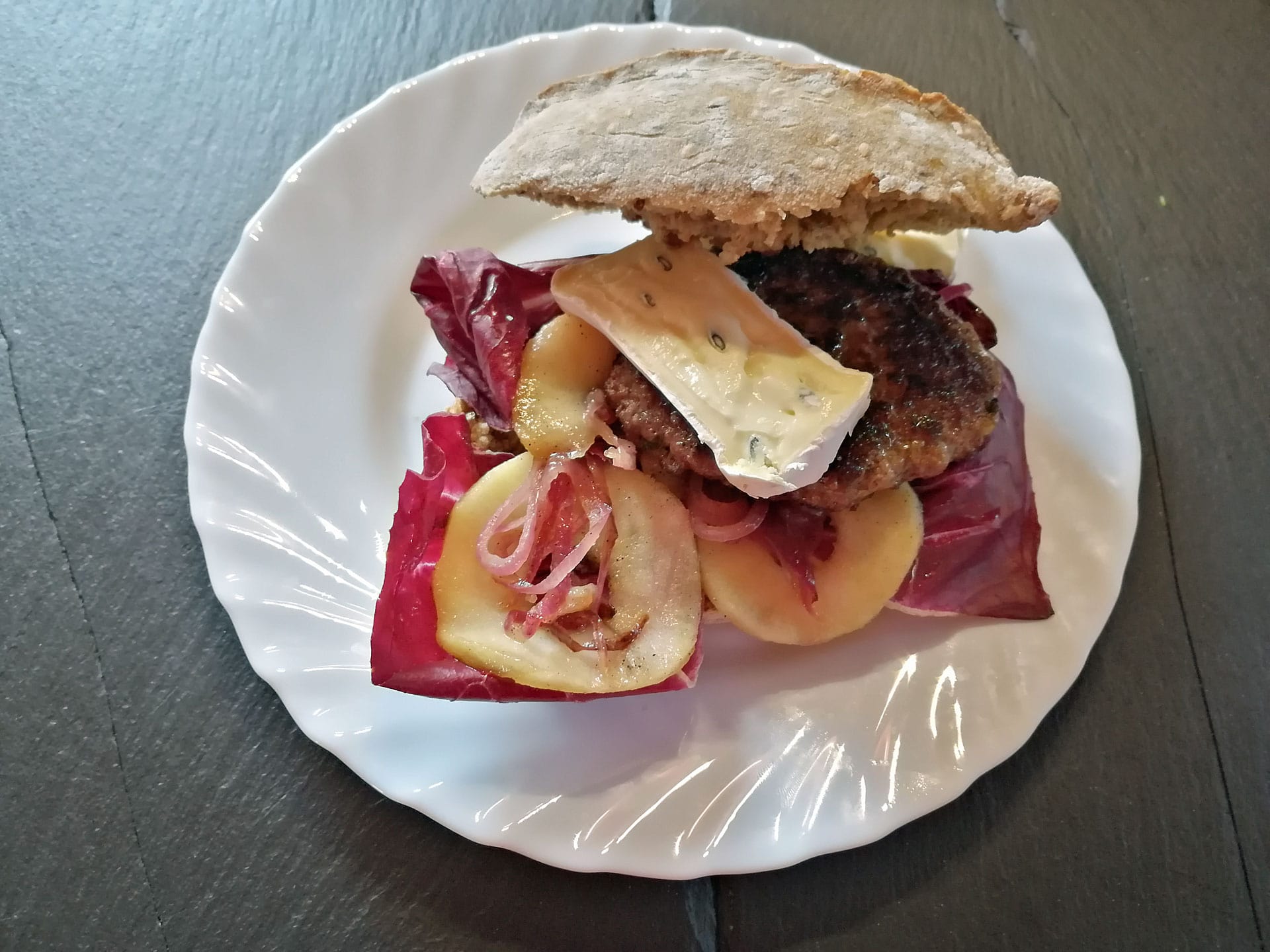 Rinder Burger mit Blauschimmelkäse – Koch und Backrezepte